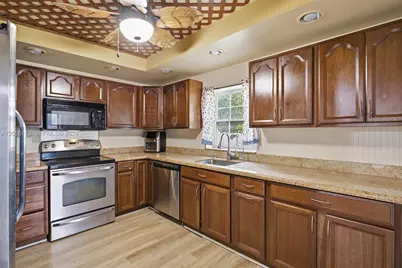 450 E Lakewood Cir E #B, Margate, FL 33063 - Photo 6