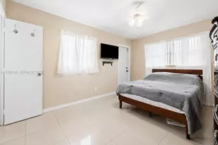 2210 N 57th Way, Hollywood, FL 33021 - Photo 10