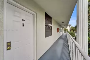1713 Whitehall Dr, Davie, FL 33324 - Photo 4