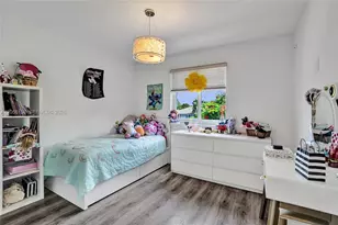 1216 Chinaberry Dr, Weston, FL 33327 - Photo 48