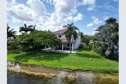 1216 Chinaberry Dr, Weston, FL 33327 - Photo 2