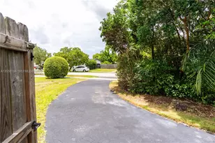 9920 Pan American Dr, Cutler Bay, FL 33189 - Photo 14