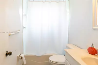 9920 Pan American Dr, Cutler Bay, FL 33189 - Photo 32