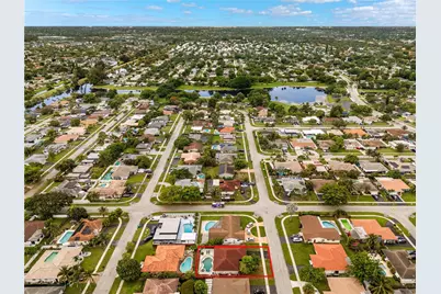 8210 NW 68th Ter, Tamarac, FL 33321 - Photo 34