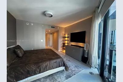 1000 Brickell Plaza #2301, Miami, FL 33131 - Photo 10
