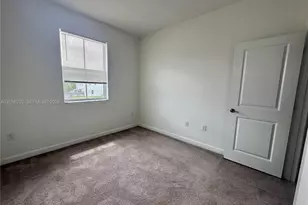 2737 SE 17th St, Homestead, FL 33035 - Photo 12