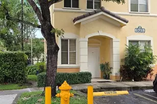6918 NW 177th St, Hialeah, FL 33015 - Photo 2