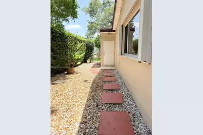 9160 SW 73rd St #B, Miami, FL 33173 - Photo 4