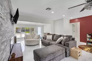 1008 SW 18th Ct, Fort Lauderdale, FL 33315 - Photo 4