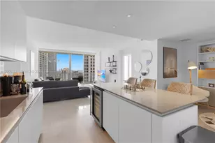 68 SE 6th St, Miami, FL 33131 - Photo 10