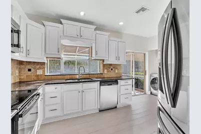 11407 Lakeview Dr, Coral Springs, FL 33071 - Photo 20