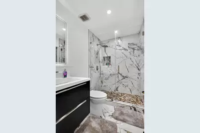 18808 W Lake Dr, Hialeah, FL 33015 - Photo 26