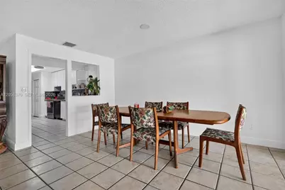 18808 W Lake Dr, Hialeah, FL 33015 - Photo 10
