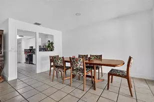 18808 W Lake Dr, Hialeah, FL 33015 - Photo 10