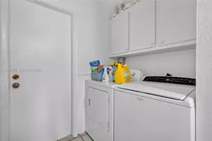 18808 W Lake Dr, Hialeah, FL 33015 - Photo 16