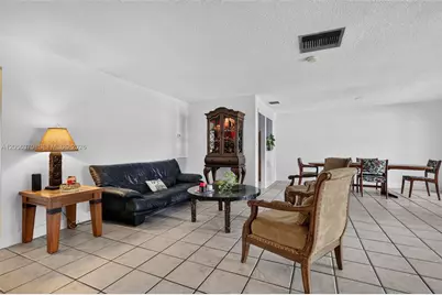 18808 W Lake Dr, Hialeah, FL 33015 - Photo 6