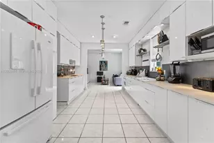 16102 Opal Creek Dr, Weston, FL 33331 - Photo 4