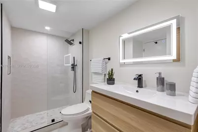 20505 E Country Club Dr #532, Aventura, FL 33180 - Photo 16