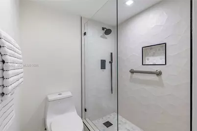 20505 E Country Club Dr #532, Aventura, FL 33180 - Photo 12
