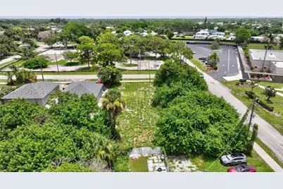 5684 SE 45th Ave, Stuart, FL 34997 - Photo 8