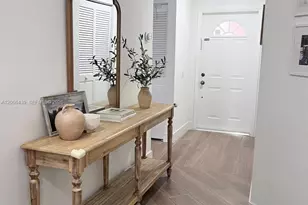 1285 Seagrape Cir, Weston, FL 33326 - Photo 2