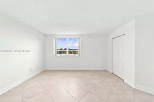 9735 Fontainebleau Blvd, Miami, FL 33172 - Photo 14
