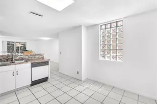 800 Sorrento Dr, Weston, FL 33326 - Photo 26