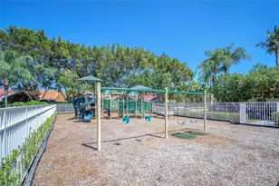 800 Sorrento Dr, Weston, FL 33326 - Photo 8