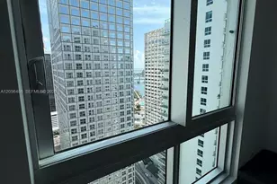 300 S Biscayne Blvd, Miami, FL 33131 - Photo 10