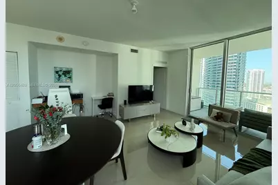 300 S Biscayne Blvd #T-3301, Miami, FL 33131 - Photo 2