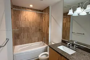 300 S Biscayne Blvd, Miami, FL 33131 - Photo 8