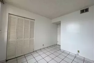 215 Lake Pointe Dr, Oakland Park, FL 33309 - Photo 12