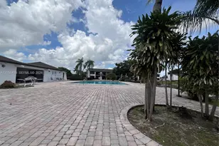 215 Lake Pointe Dr, Oakland Park, FL 33309 - Photo 18