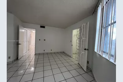 215 Lake Pointe Dr #104, Oakland Park, FL 33309 - Photo 12