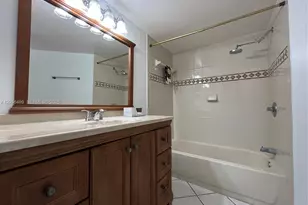 215 Lake Pointe Dr, Oakland Park, FL 33309 - Photo 16