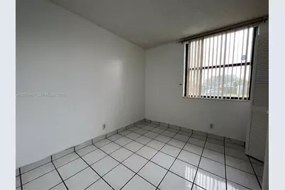 215 Lake Pointe Dr #104, Oakland Park, FL 33309 - Photo 10