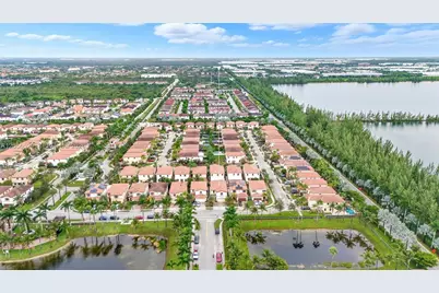 8870 NW 99th Path, Doral, FL 33178 - Photo 4