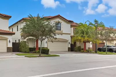 8870 NW 99th Path, Doral, FL 33178 - Photo 2