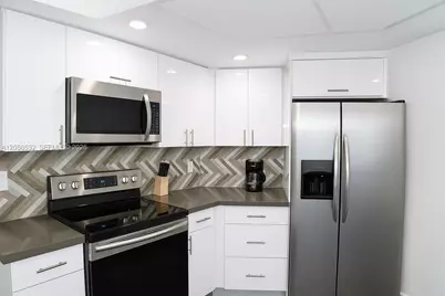 5880 Collins Ave #703, Miami Beach, FL 33140 - Photo 2