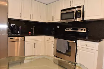 5555 Collins Ave #8K, Miami Beach, FL 33140 - Photo 34