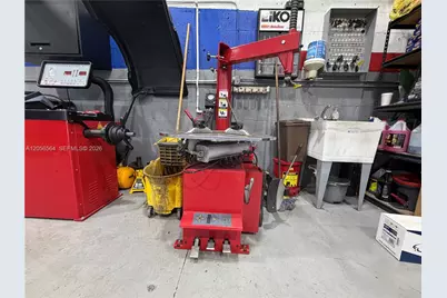 Mechanic Shop NW For Sale, Hialeah Gardens, FL 33018 - Photo 6