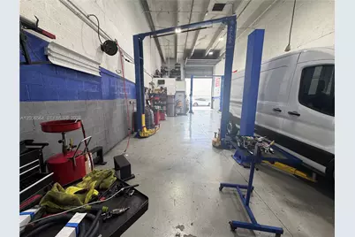 Mechanic Shop NW For Sale, Hialeah Gardens, FL 33018 - Photo 2
