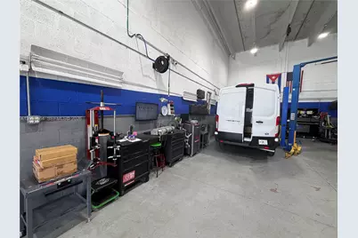 Mechanic Shop NW For Sale, Hialeah Gardens, FL 33018 - Photo 10