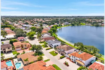 8406 NW 201st St, Hialeah, FL 33015 - Photo 58