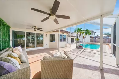 8406 NW 201st St, Hialeah, FL 33015 - Photo 44
