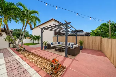8406 NW 201st St, Hialeah, FL 33015 - Photo 48