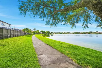 8406 NW 201st St, Hialeah, FL 33015 - Photo 54