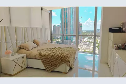 1100 Biscayne Blvd #2106, Miami, FL 33132 - Photo 10