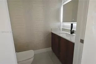 1100 Biscayne Blvd, Miami, FL 33132 - Photo 16