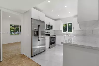 2500 Sunset Dr, Miami Beach, FL 33140 - Photo 4